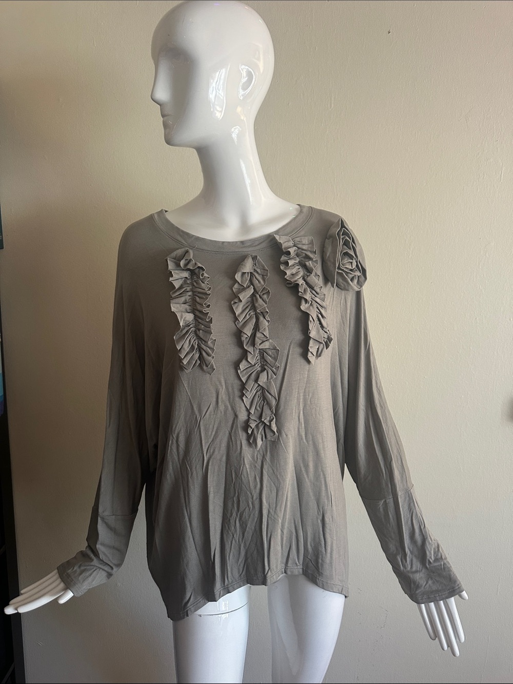Women's Gray Ruffle Long-Sleeve Top